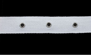 TWILL TAPE  EYELET TO MIDDLE PER 4 CM.