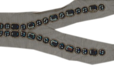 MOTIF TULLE EMBROIDERY WITH STONES