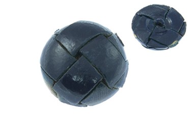 BUTTON FROM LEATHER WITH SHANK - FOOT