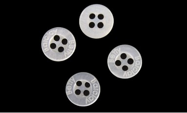 BUTTON POLYESTER LASER BETTY 4 HOLES