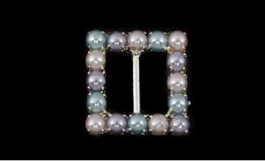 BUCKLE WITH PEARLS COLORED