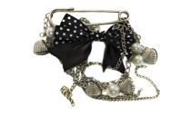 SAFETY PIN WITH CHAIN PEARLS BOW