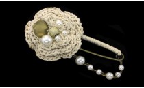 SAFETY PIN WITH ECRU COTTON PEARLS