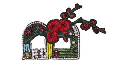 MOTIF LETTER B EMBROIDERY WITH STRASS AND BEADS