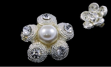 BUTTON METAL WITH CRYSTALLS AND PEARL WITH SHANK -