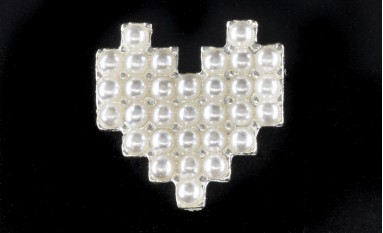 BUTTON METAL WITH SHANK - FOOT HEART WITH PEARLS